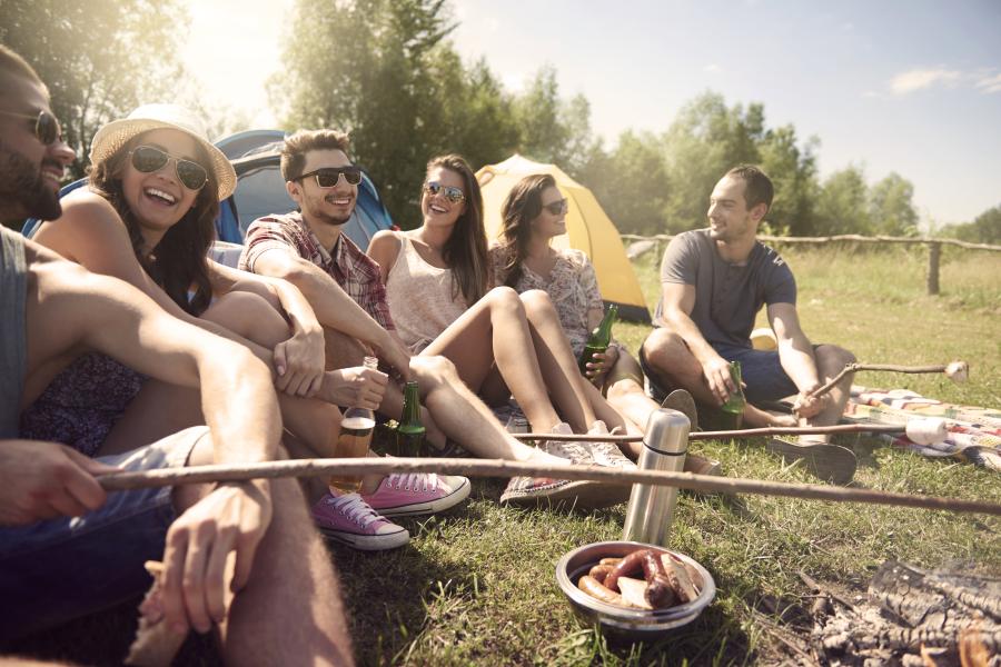 groupe d'ami en camping 5 étoiles fréjus saint-raphaël